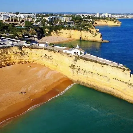 Coralblu, Stylish Beachside Flat - Fast Wi-fi