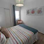 Coralblu, Stylish Beachside Flat - Fast Wi-fi Appartement Armação de Pêra