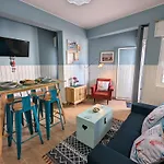 Coralblu, Stylish Beachside Flat - Fast Wi-fi