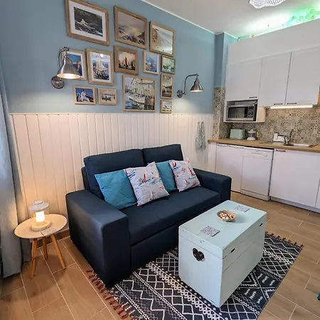 Coralblu, Stylish Beachside Flat - Fast Wi-fi * アルマカオ・デ・ペラ